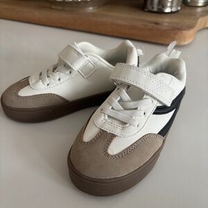 Oshkosh retro tennis shoes (toddler boy)